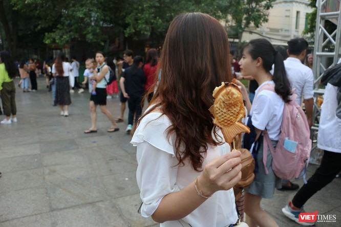 Hàng chục nghìn người chen chúc tham dự lễ hội văn hóa và ẩm thực Hàn - Việt tại phố đi bộ Hồ Gươm ảnh 11