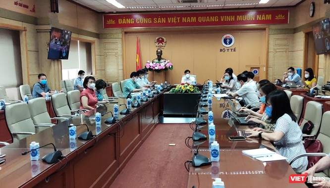 Bộ trưởng Bộ Y tế: Dịch ở Bắc Giang sẽ tiếp tục phức tạp, chuẩn bị tình huống số ca bệnh tăng ảnh 1