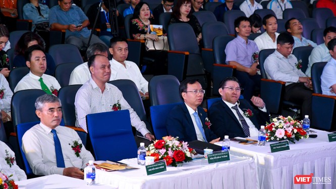 Chủ tịch Hội Truyền thông Số Việt Nam xúc động khi tham dự chương trình phổ cập máy tính bảng cho nông dân ảnh 2