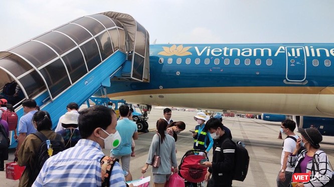 TP.HCM bác tin đồn 20 trường hợp mắc COVID-19 tại sân bay Tân Sơn Nhất ảnh 1