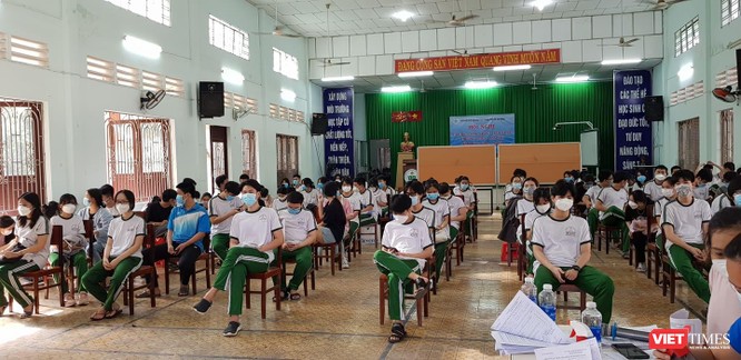 TPHCM: Chuẩn bị phương án đón học sinh trở lại trường trong tháng 12 ảnh 1