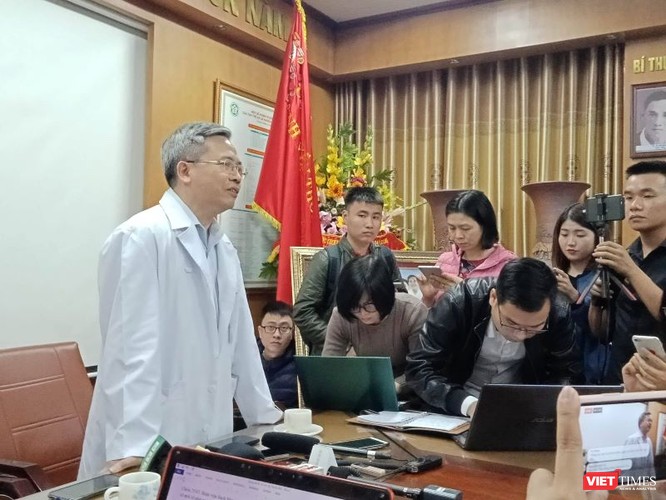 GS.TS Phạm Minh Thông trả lời phỏng vấn của báo chí