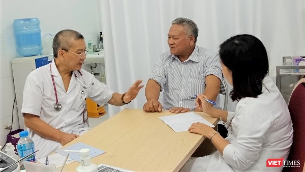 Hà Nội: Hàng trăm người dân đi khám bệnh mạch vành miễn phí ảnh 2