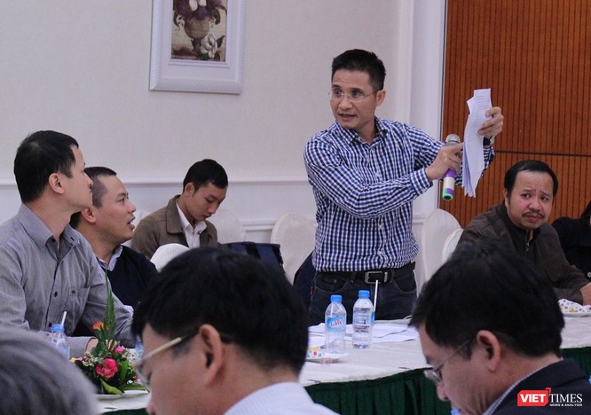 Ông Đinh Văn Hải -- Phó Chủ tịch Hội Truyền thông số Việt Nam trao đổi tại Toạ đàm. Ảnh: Bùi Phú