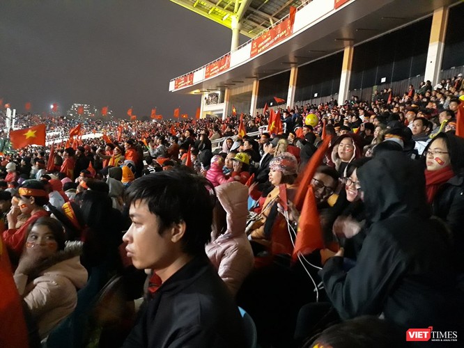 40 ngàn CĐV “nhuộm” đỏ sân Mỹ Đình dự Gala mừng chiến thắng của U23 Việt Nam ảnh 1