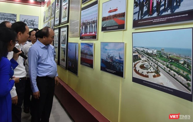 Thủ tướng Nguyễn Xuân Phúc thăm triển lãm “Thanh Hóa xưa và nay” ảnh 3