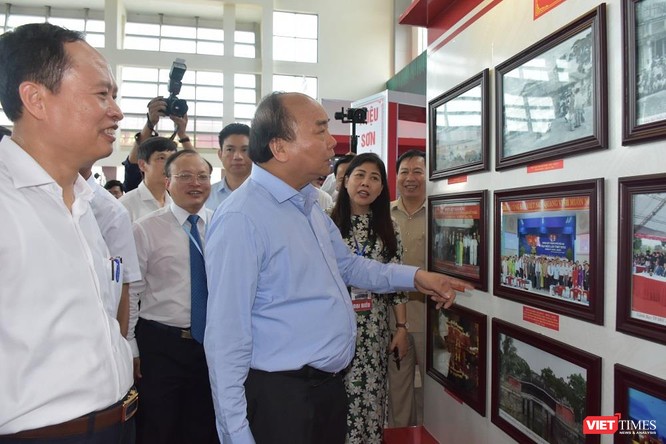 Thủ tướng Nguyễn Xuân Phúc thăm triển lãm “Thanh Hóa xưa và nay” ảnh 5