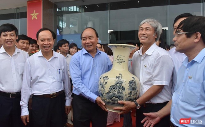 Thủ tướng Nguyễn Xuân Phúc thăm triển lãm “Thanh Hóa xưa và nay” ảnh 6
