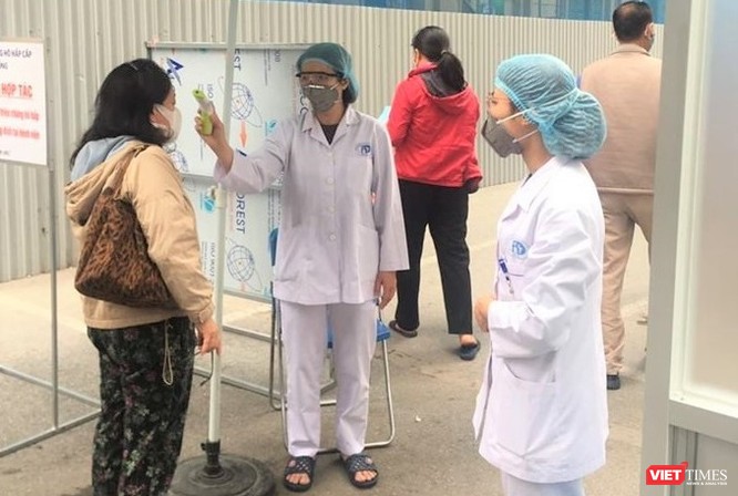 Các bệnh viện ở Hà Nội tăng cường phân luồng, khám bệnh online và điều trị tại nhà ảnh 1