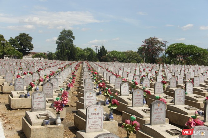 Nghĩa trang đã tiếp nhận gần 11.000 hài cốt các liệt sĩ hy sinh trên chiến trường nước bạn Lào về đây an nghỉ.
