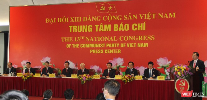 Chùm ảnh: Tổng Bí thư Nguyễn Phú Trọng chủ trì buổi họp báo đầu tiên của Đại hội Đảng khoá XIII ảnh 4