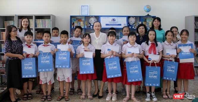 Liên Chi hội Bảo vệ Quyền trẻ em Quảng Ninh tặng "Tủ sách xanh cho em" cho 3 đơn vị ảnh 2