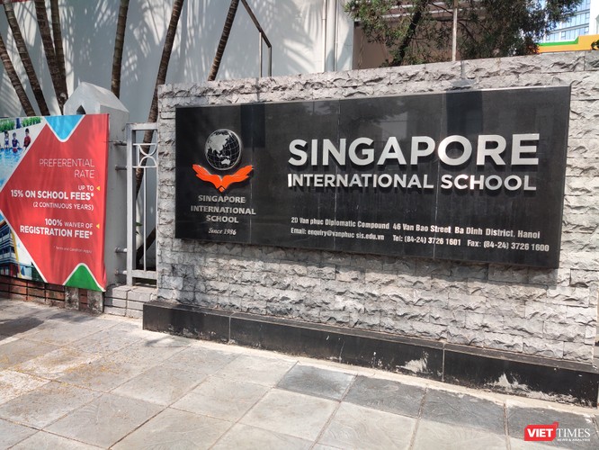 Giữa trưa nắng nóng, phụ huynh căng biển đòi Trường Quốc tế Singapore trả lại tiền học phí ảnh 6