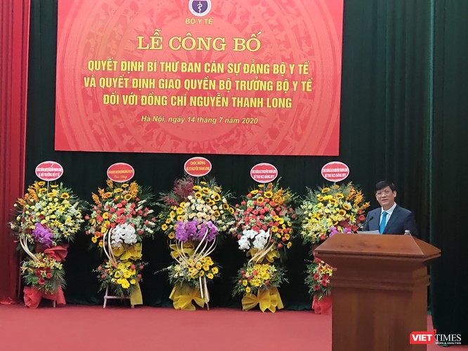 Phó Thủ tướng Vũ Đức Đam trao quyết định quyền Bộ trưởng Bộ Y tế cho ông Nguyễn Thanh Long ảnh 2