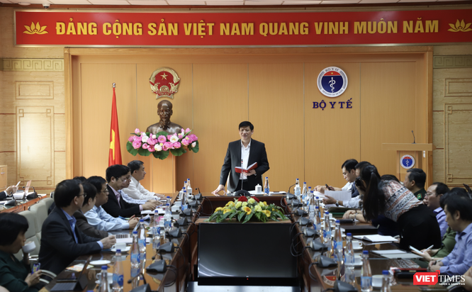 Bộ trưởng Bộ Y tế: Nguy cơ lây nhiễm COVID-19 từ các nước vào Việt Nam là rất lớn ảnh 1