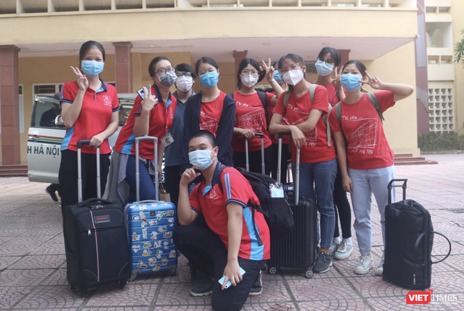 340 sinh viên Trường ĐH Y Hà Nội tình nguyện hỗ trợ Hà Nội xét nghiệm, tiêm vaccine COVID-19 ảnh 5