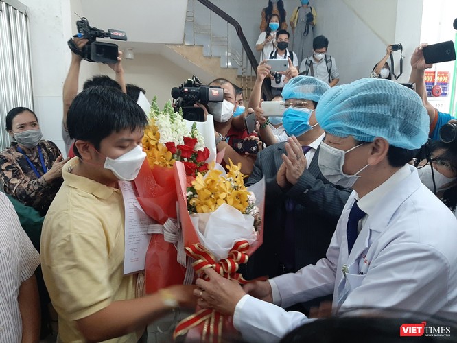 Người đàn ông Trung Quốc nhiễm virus Corona ở BV Chợ Rẫy đã khỏi bệnh và được xuất viện ảnh 2