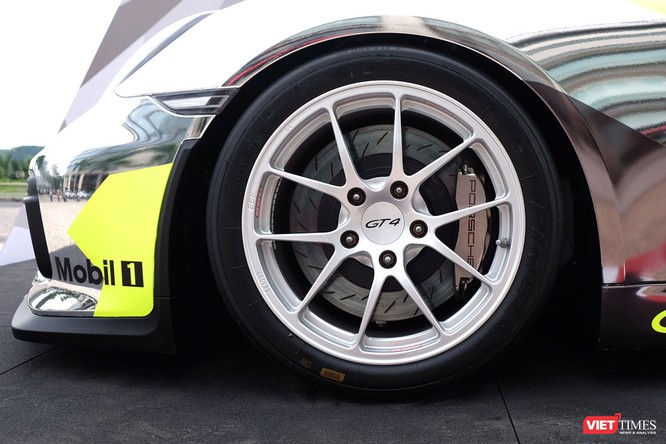 "Mòn mắt" với Porsche Cayman GT4 Clubsport bất ngờ xuất hiện tại Việt Nam ảnh 9