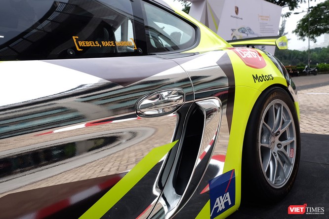 "Mòn mắt" với Porsche Cayman GT4 Clubsport bất ngờ xuất hiện tại Việt Nam ảnh 11