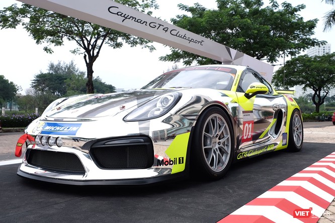 "Mòn mắt" với Porsche Cayman GT4 Clubsport bất ngờ xuất hiện tại Việt Nam ảnh 1