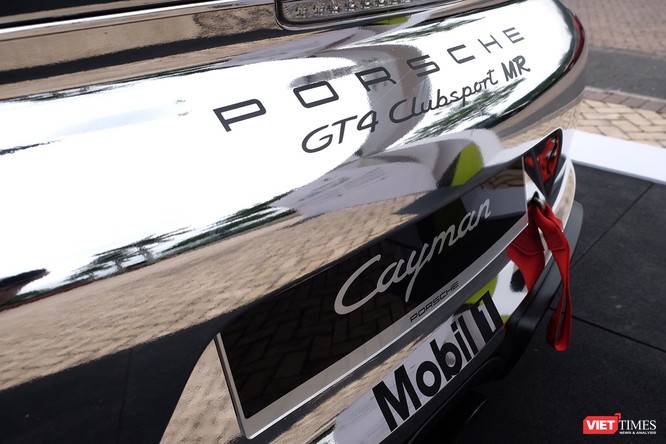 "Mòn mắt" với Porsche Cayman GT4 Clubsport bất ngờ xuất hiện tại Việt Nam ảnh 8