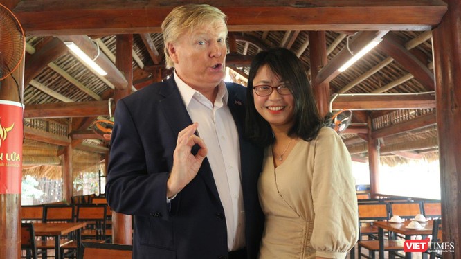 Trò chuyện cùng “bản sao” Donald Trump ảnh 1