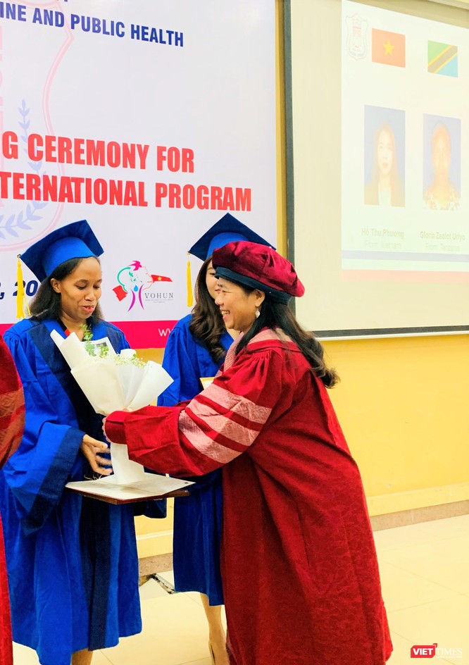 22 tân thạc sĩ chương trình đào tạo quốc tế Y - Dược duy nhất ở Việt Nam được trao Bằng tốt nghiệp ảnh 4