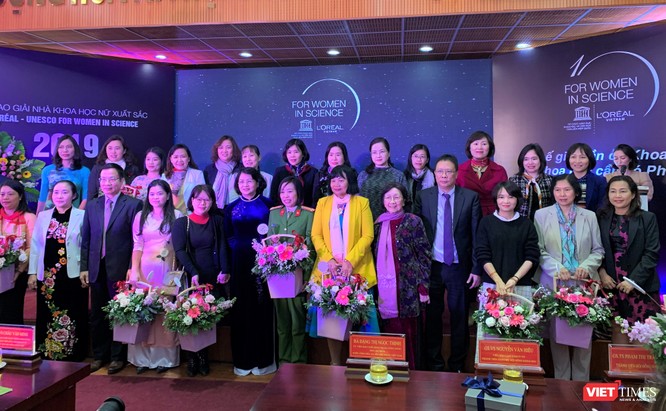 Phó Chủ tịch nước Đặng Thị Ngọc Thịnh vinh danh 32 nhà khoa học nữ xuất sắc đã góp phần thay đổi ngành khoa học Việt Nam trong 10 năm qua