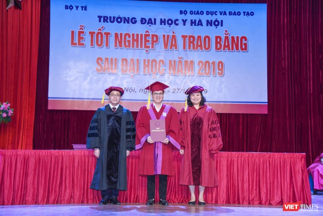 Trao Bằng tốt nghiệp cho gần 800 tân bác sĩ chuyên khoa cấp II và thạc sĩ được đào tạo theo hướng chuẩn quốc tế ảnh 8