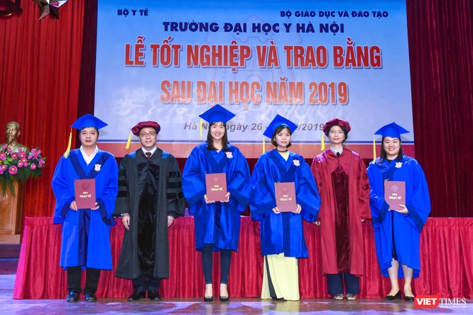 Trao Bằng tốt nghiệp cho gần 800 tân bác sĩ chuyên khoa cấp II và thạc sĩ được đào tạo theo hướng chuẩn quốc tế ảnh 10