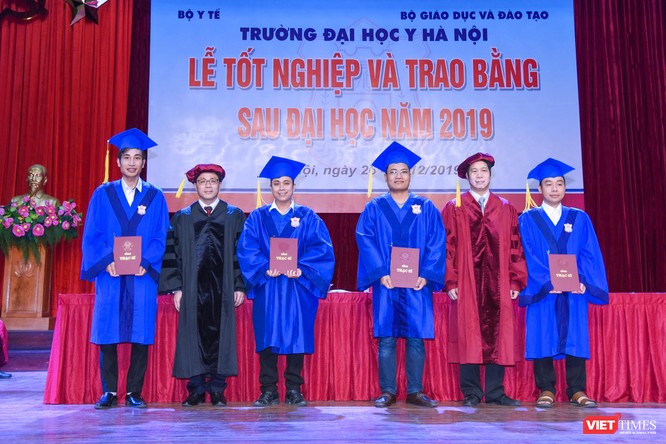 Trao Bằng tốt nghiệp cho gần 800 tân bác sĩ chuyên khoa cấp II và thạc sĩ được đào tạo theo hướng chuẩn quốc tế ảnh 11