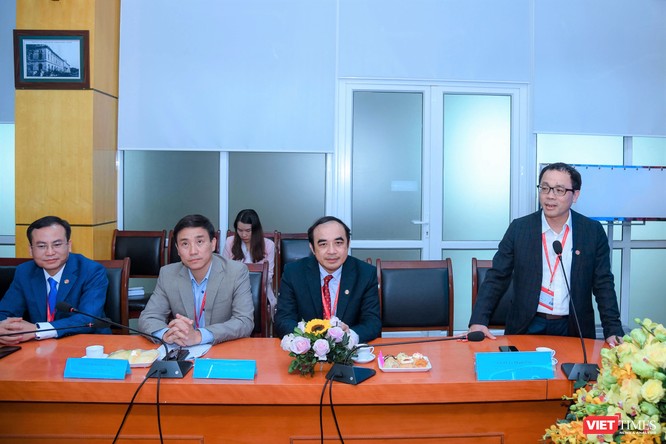 GS. TS Tạ Thành Văn – Hiệu trưởng Trường Đại học Y Hà Nội - phát biểu tại lễ ký kết