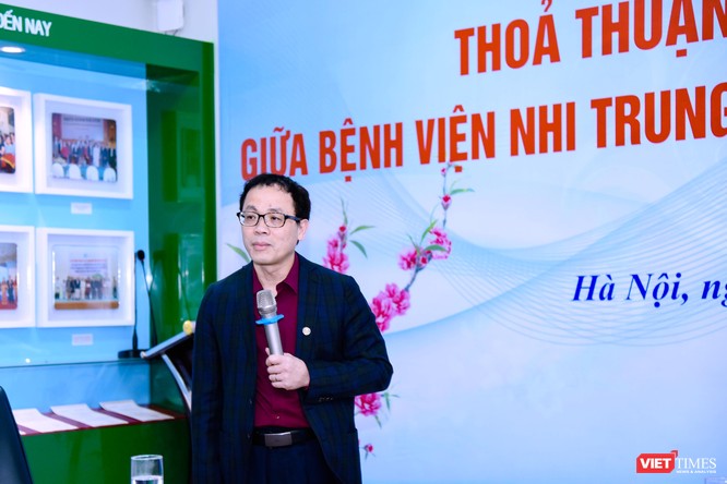 GS.TS Tạ Thành Văn – Hiệu trưởng Trường Đại học Y Hà Nội phát biểu tại lễ ký kết
