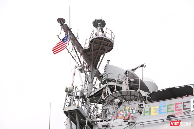 “Đột nhập” tuần dương hạm USS Bunker Hill vừa cập cảng Đà Nẵng ảnh 11