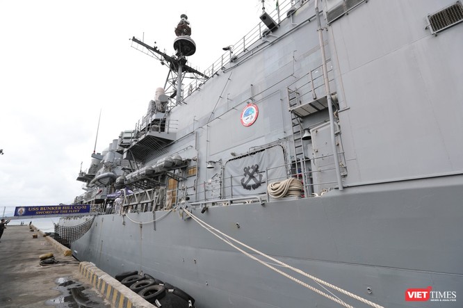 “Đột nhập” tuần dương hạm USS Bunker Hill vừa cập cảng Đà Nẵng ảnh 3