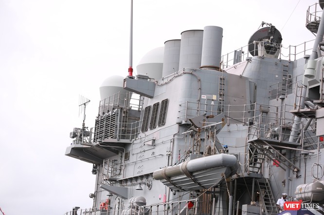 “Đột nhập” tuần dương hạm USS Bunker Hill vừa cập cảng Đà Nẵng ảnh 8