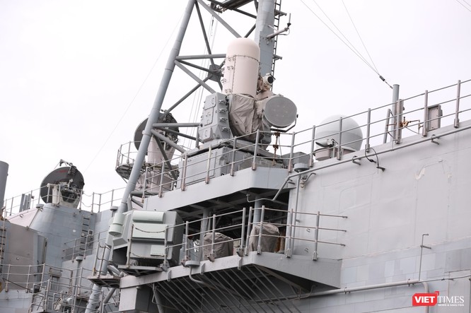“Đột nhập” tuần dương hạm USS Bunker Hill vừa cập cảng Đà Nẵng ảnh 9