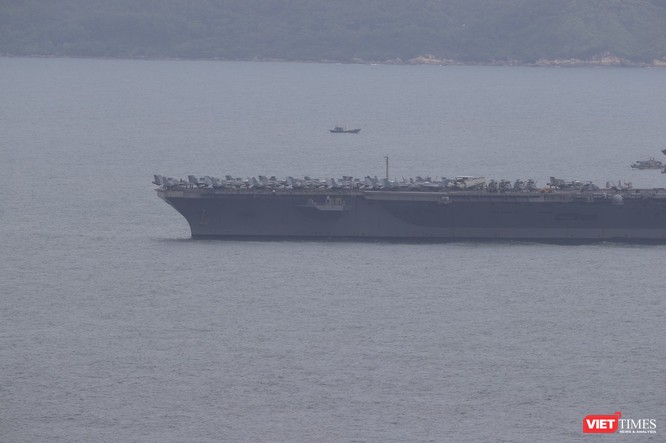 Những hình ảnh đầu tiên của đội tàu sân bay USS Theodore Roosevelt (CVN-71) ở Đà Nẵng ảnh 6