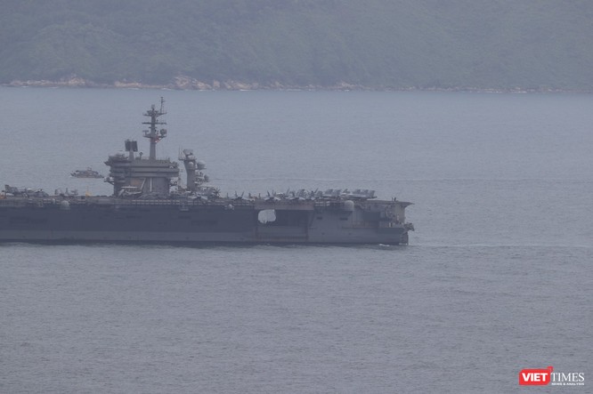 Những hình ảnh đầu tiên của đội tàu sân bay USS Theodore Roosevelt (CVN-71) ở Đà Nẵng ảnh 7