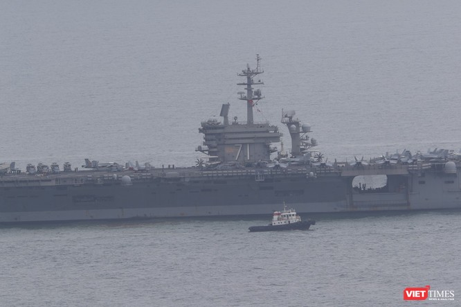 Những hình ảnh đầu tiên của đội tàu sân bay USS Theodore Roosevelt (CVN-71) ở Đà Nẵng ảnh 10
