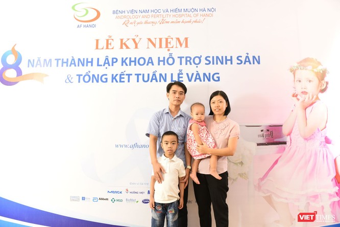 Gia đình anh chị Nguyễn Thị Minh Nguyệt và anh Nguyễn Văn Luân 
