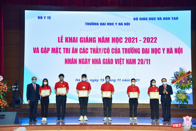 Chủ tịch Vương Đình Huệ: “Trường ĐHYHN giữ vững là ngọn cờ đầu trong đào tạo sức khoẻ của Việt Nam” ảnh 7