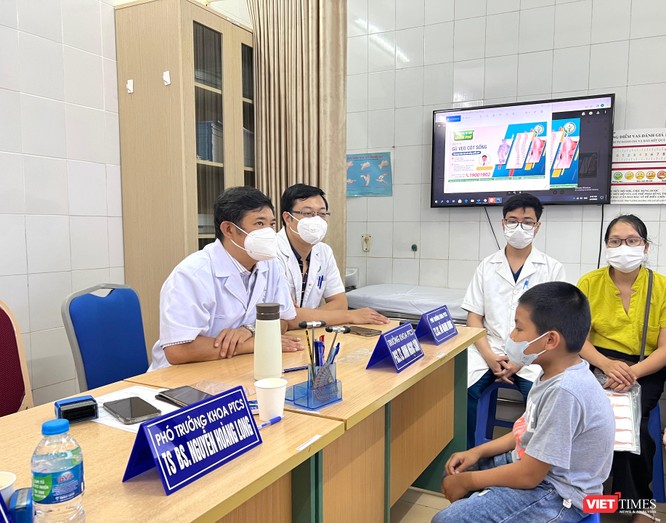 Tình cờ phát hiện hàng loạt cháu bé bị vẹo cột sống nghiêm trọng khi đến khám hậu COVID-19 ảnh 3