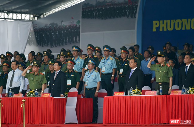 Thủ tướng Nguyễn Xuân Phúc cùng lãnh đạo các Bộ ngành Trung ương và các địa phương tại Lễ xuất quân và diễn tập phương án bảo vệ Tuần lễ Cấp cao APEC 2017 diễn ra tại Đà Nẵng