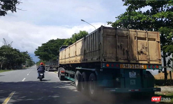 Đoàn xe tải trọng nặng chở Bô-xít chạy rầm rập trên tuyến Quốc lộ 27, 27B từ Lâm Đồng xuống Cam Ranh (Khánh Hòa)