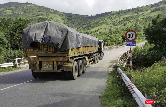 Cận cảnh những “siêu xe Bô xít” đang băm nát QL 27B ảnh 9