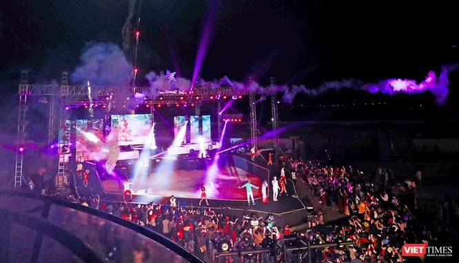 Liên tiếp các sự kiện giải trí lớn diễn ra trên địa bàn Đà Nẵng đã góp phần thu hút du khách đến với TP này trong dịp Noel và Tết Dương lịch