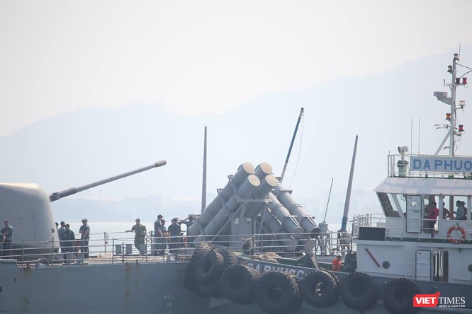 Sức mạnh của tuần dương hạm hộ tống siêu hàng không mẫu hạm đến Đà Nẵng ảnh 12