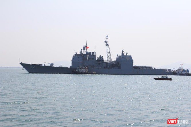 Sức mạnh của tuần dương hạm hộ tống siêu hàng không mẫu hạm đến Đà Nẵng ảnh 1