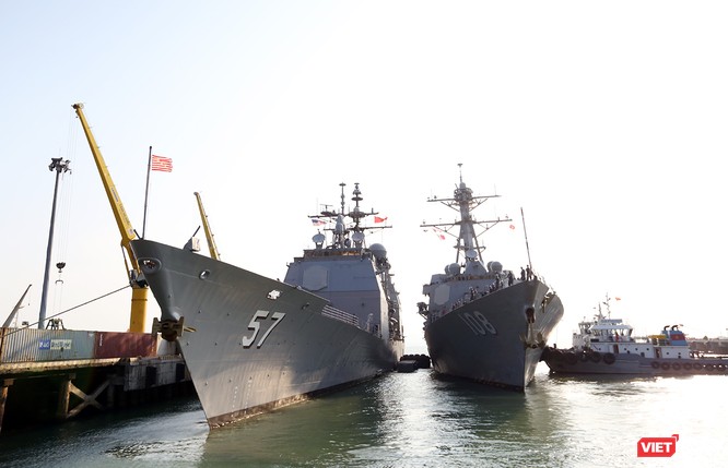Ngắm “vệ sĩ” hộ tống siêu mẫu hạm USS Carl Vinson cập cảng Đà Nẵng ảnh 8